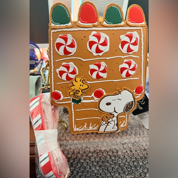 Funko Peanuts Snoopy Crossbody Bag - Picture 2 of 3